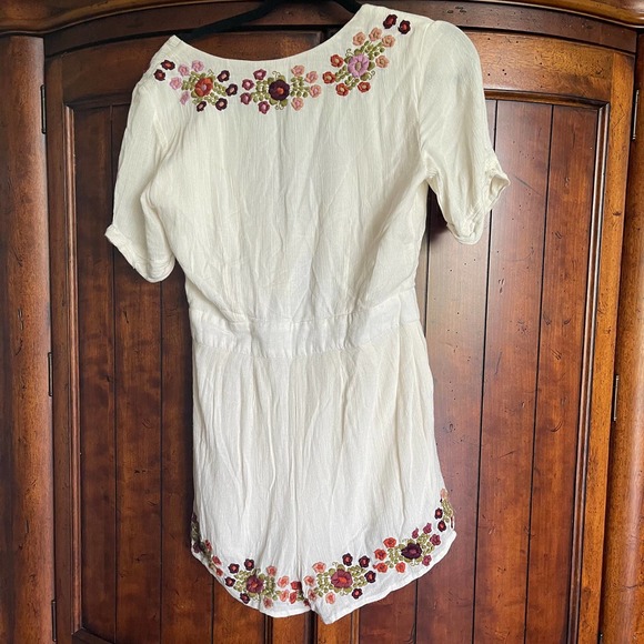 Tularosa Rowley Romper Embroidered Flowers with Cut Out tie Top Small - Picture 4 of 7